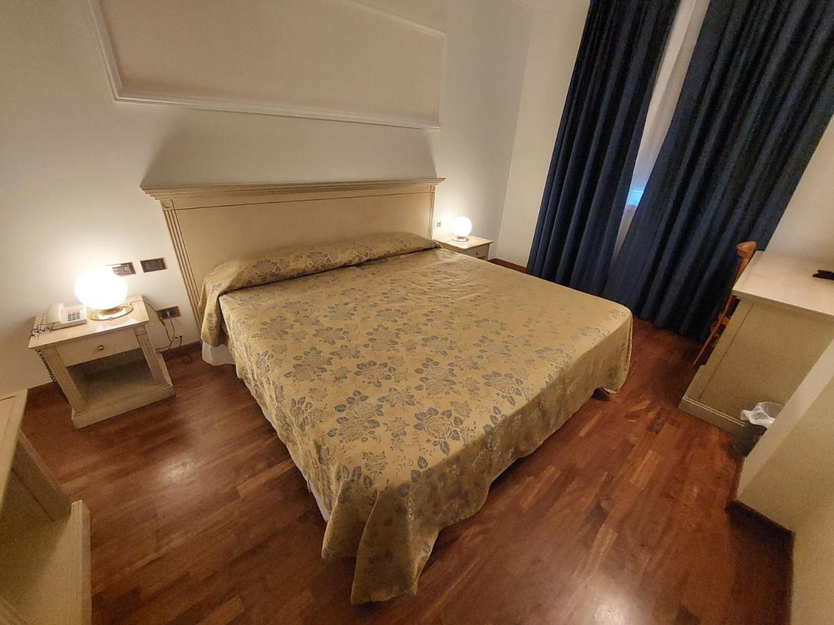Hotel Villa Medici Рокка-Сан-Джованни Экстерьер фото