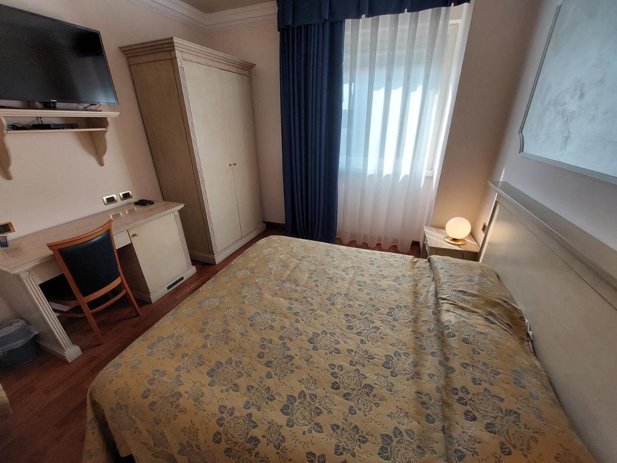 Hotel Villa Medici Рокка-Сан-Джованни Экстерьер фото