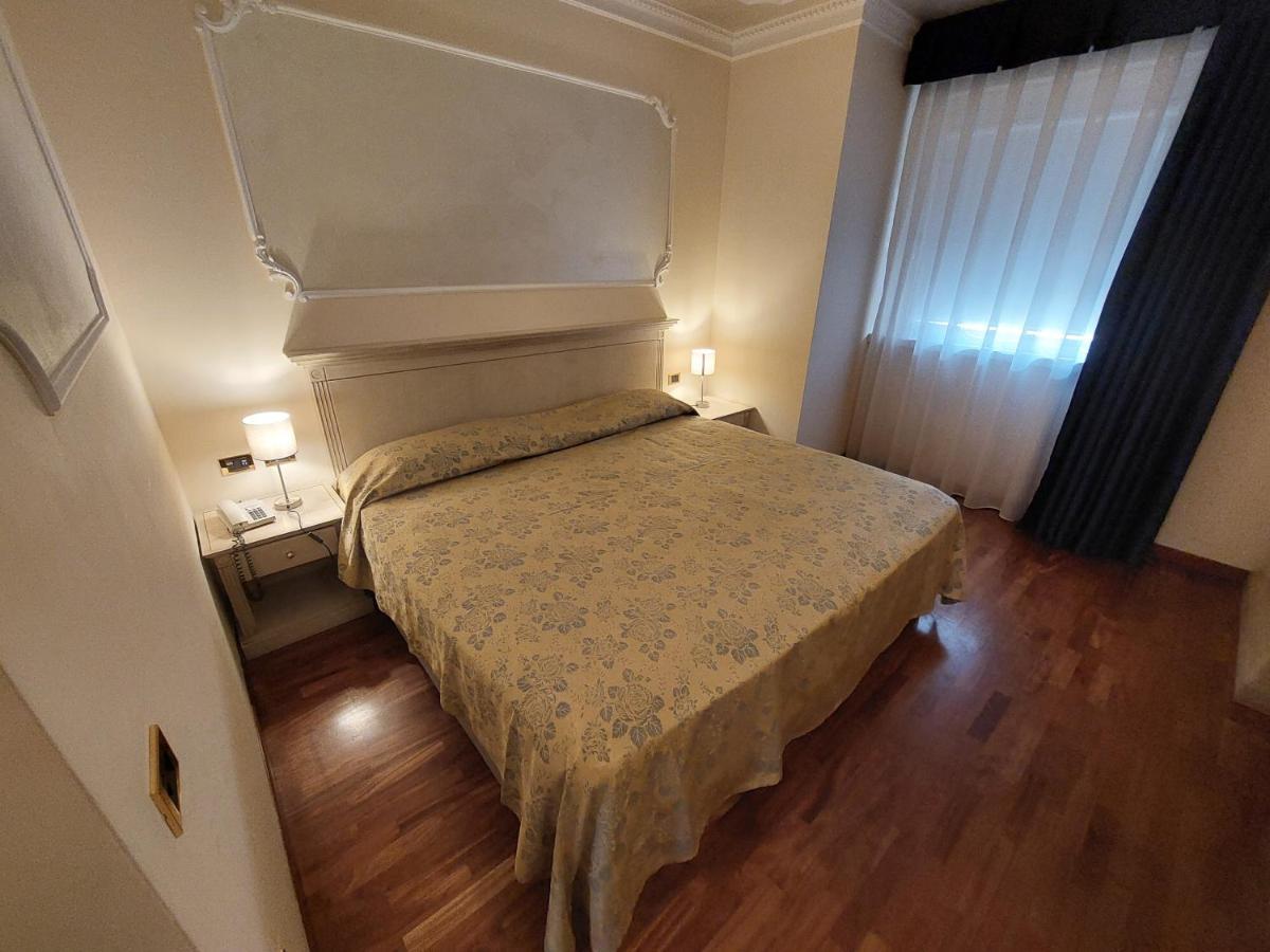 Hotel Villa Medici Рокка-Сан-Джованни Экстерьер фото