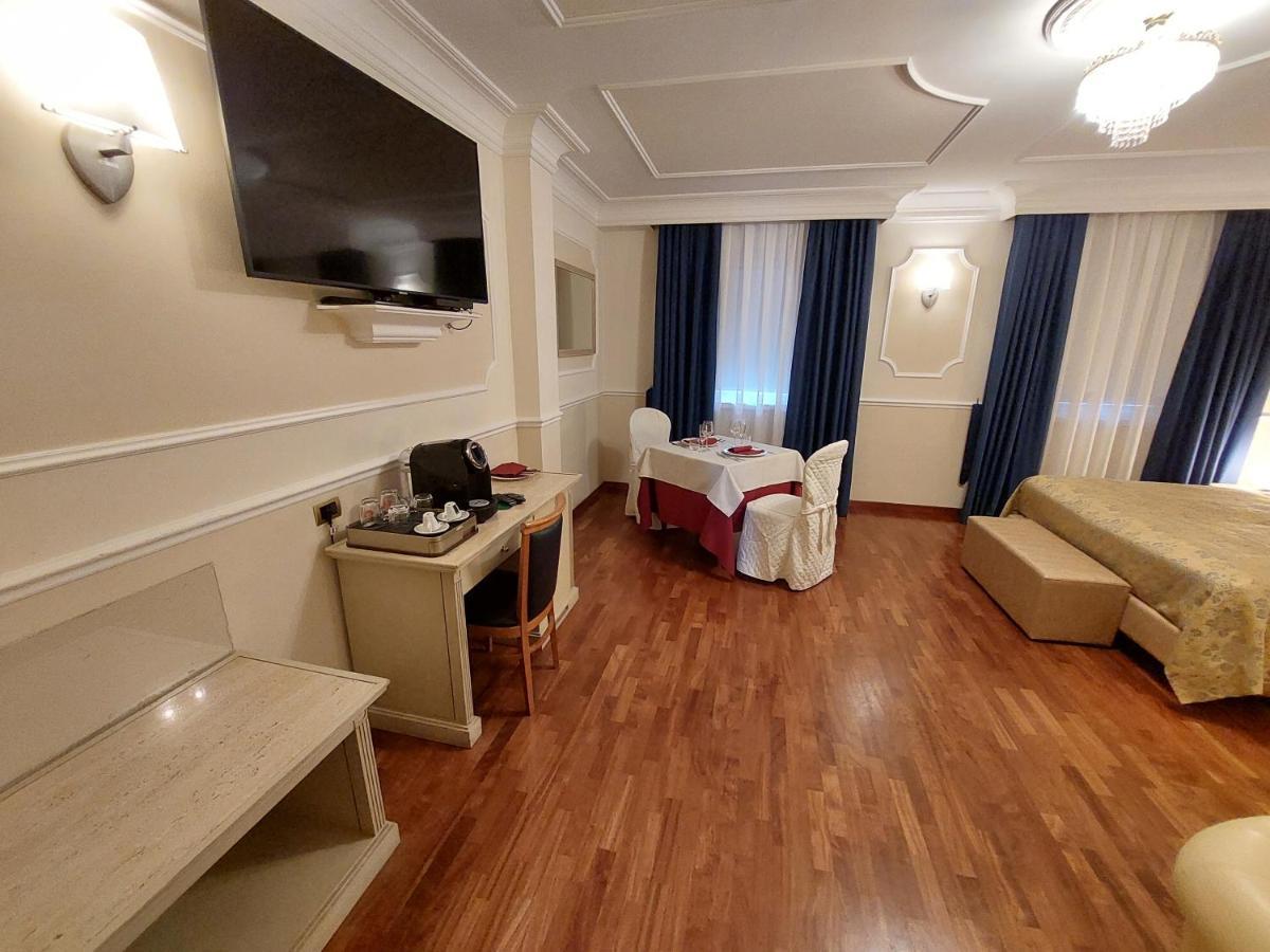 Hotel Villa Medici Рокка-Сан-Джованни Экстерьер фото
