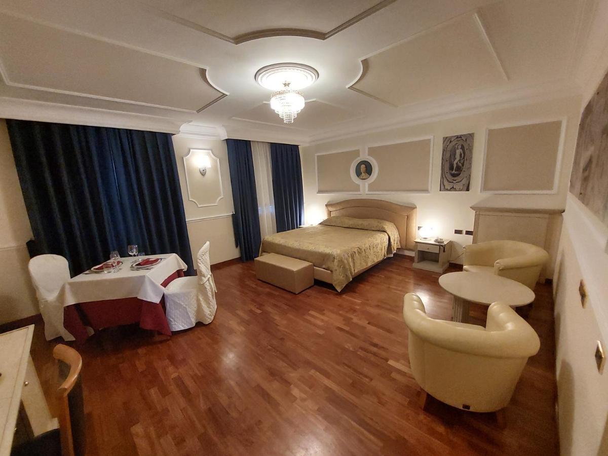 Hotel Villa Medici Рокка-Сан-Джованни Экстерьер фото