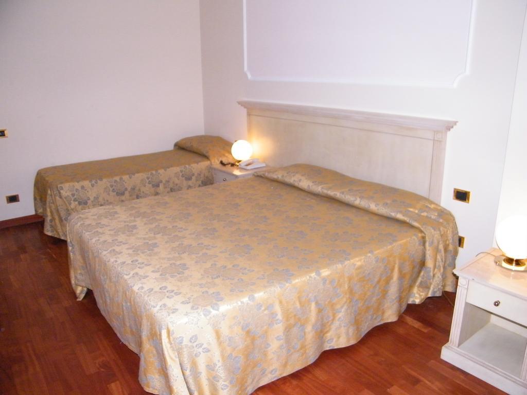 Hotel Villa Medici Рокка-Сан-Джованни Экстерьер фото