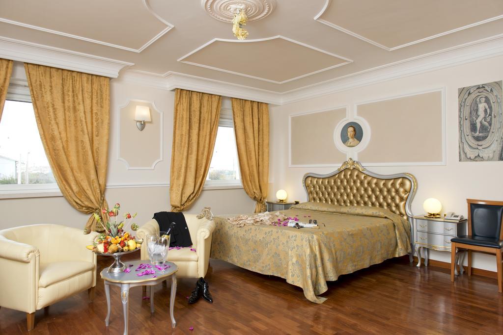 Hotel Villa Medici Рокка-Сан-Джованни Экстерьер фото