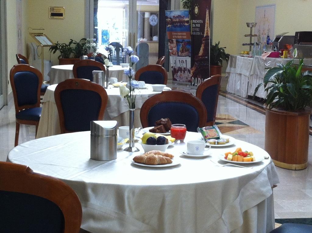 Hotel Villa Medici Рокка-Сан-Джованни Экстерьер фото