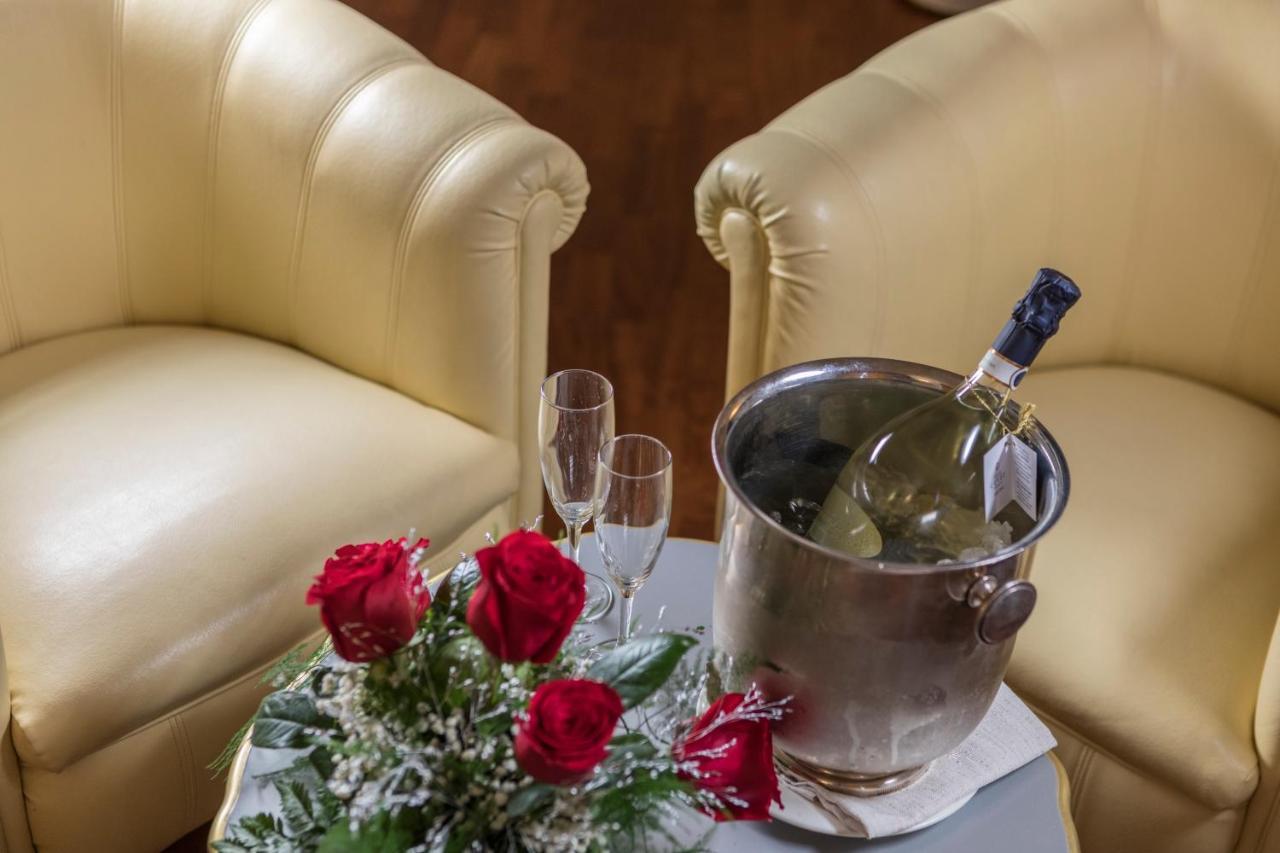 Hotel Villa Medici Рокка-Сан-Джованни Экстерьер фото