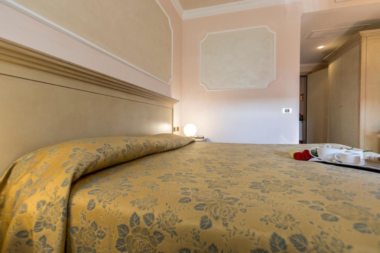 Hotel Villa Medici Рокка-Сан-Джованни Экстерьер фото
