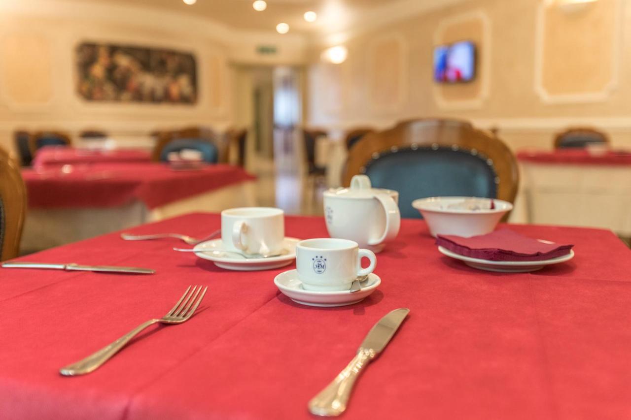 Hotel Villa Medici Рокка-Сан-Джованни Экстерьер фото