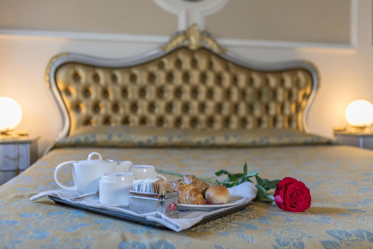 Hotel Villa Medici Рокка-Сан-Джованни Экстерьер фото
